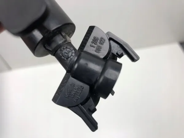 Lave-phare Skoda Octavia Mk2 OEM 1308600027 image 5