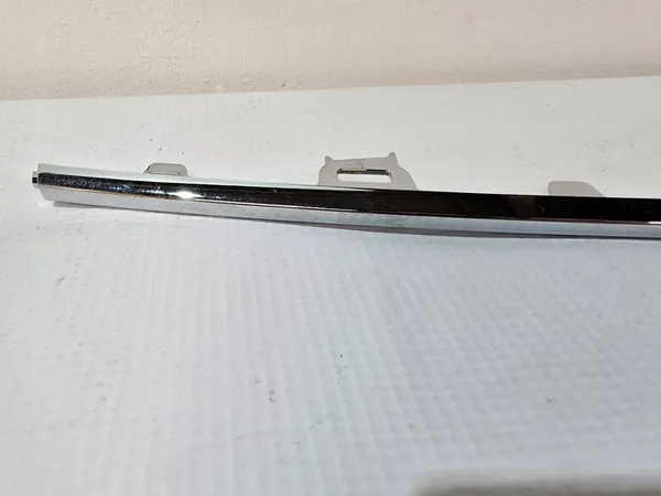 Skoda OE 3V0853551A krominen puskurin lista image 2