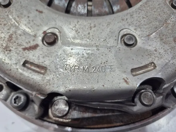 Kaksoismassakytkin Peugeot 2008 1.6 BlueHDI image 2