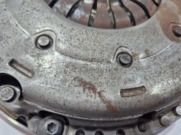 Kaksoismassakytkin Peugeot 2008 1.6 BlueHDI image 3