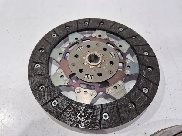 Kaksoismassakytkin Peugeot 2008 1.6 BlueHDI image 7