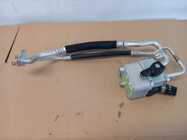 Intercambiador de calor OEM 9831600480 para Opel Corsa E image 3