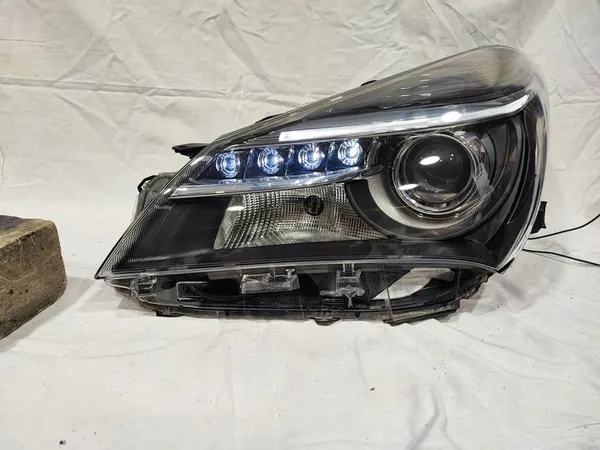 FARO IZQUIERDO TOYOTA YARIS III image 2