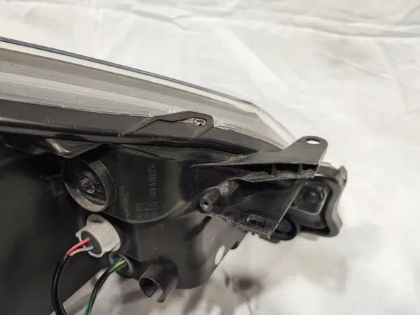 FARO IZQUIERDO TOYOTA YARIS III image 9