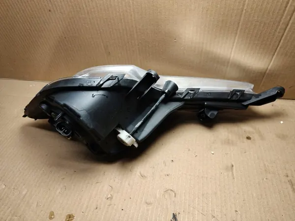 Faro Halógeno Hyundai OE 92202-3Z010 - Usado image 3