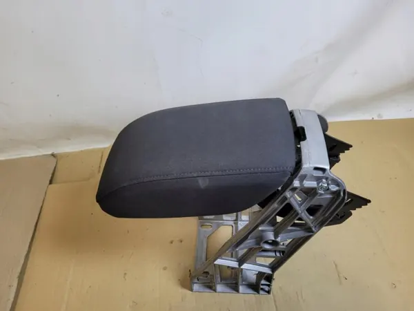 Apoio de braço PODŁOKIETNIK AUDI Q3 8U 2016 OEM image 3