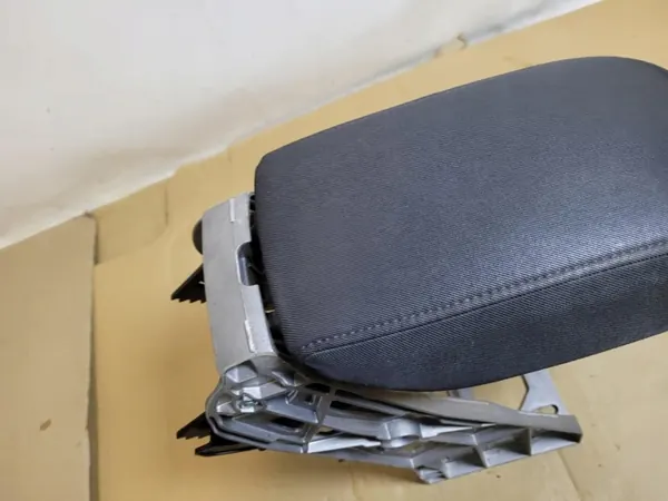 Apoio de braço PODŁOKIETNIK AUDI Q3 8U 2016 OEM image 4