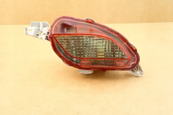 Feu de Recul Arrière Droit Toyota Yaris III OEM 815810D220 image 4