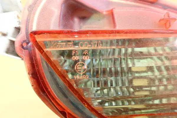 Feu de Recul Arrière Droit Toyota Yaris III OEM 815810D220 image 5