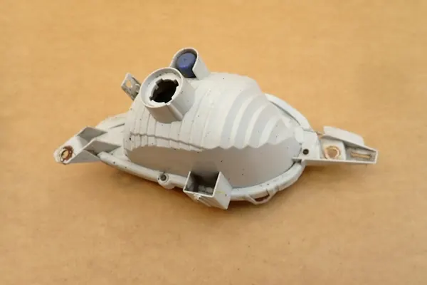 Feu de Recul Arrière Droit Toyota Yaris III OEM 815810D220 image 8