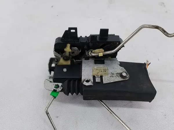 Vänster Framdörrslås Dacia Sandero I 8200735225 image 6