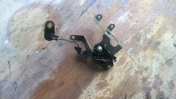 Sensor Nivel Aceite Mercedes OEM 2730100040 - Usado image 2