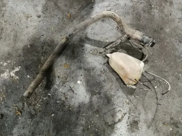 Kraftstoff-Einfüllstutzen OEM BMW E30 - Komplettsatz image 2