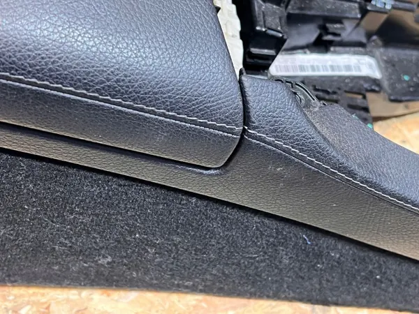 Accoudoir OEM 8101 Mercedes-Benz W238 Cabrio - Console image 5
