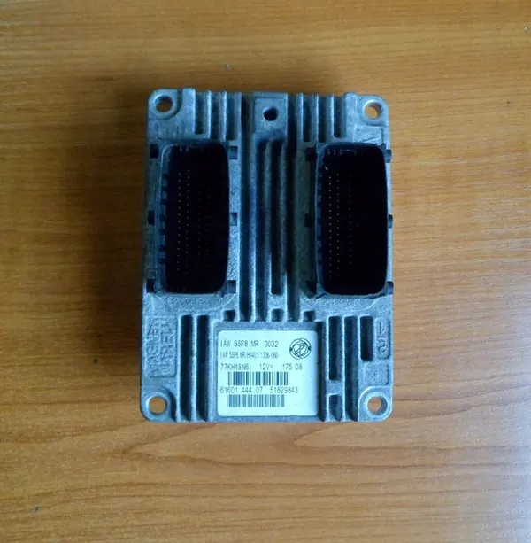 Unité de contrôle moteur Fiat 500 1.2 8V IAW 5SF8.MR image 4