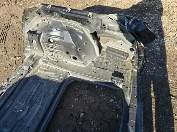 Bandeja trasera Mercedes W213 - Pieza OEM usada image 3