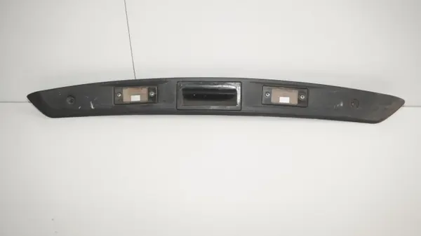 OEM 360189888 Moldura Portón VW Tiguan 07-11 image 2