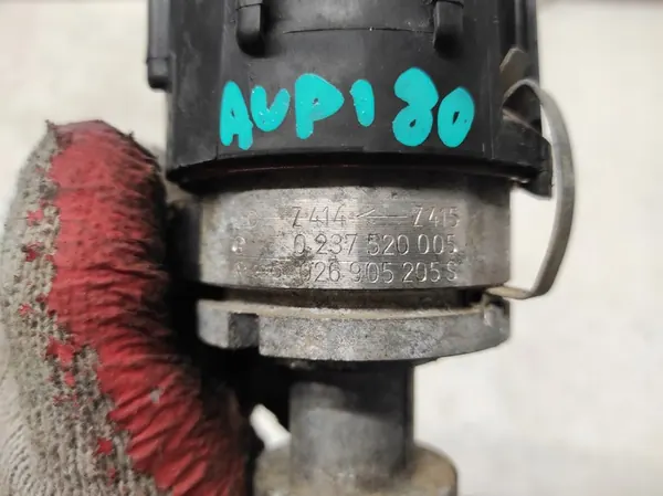 AUDI 80 B3 1.8 Sytytysyksikkö 026905205S image 4