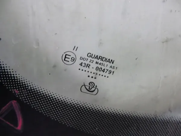 Audi Q3 8U Frontscheibe OEM 205/028 - Gebraucht image 7