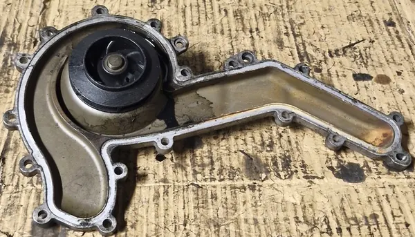 Vattenpump AUDI A6 Q5 059121008 image 2