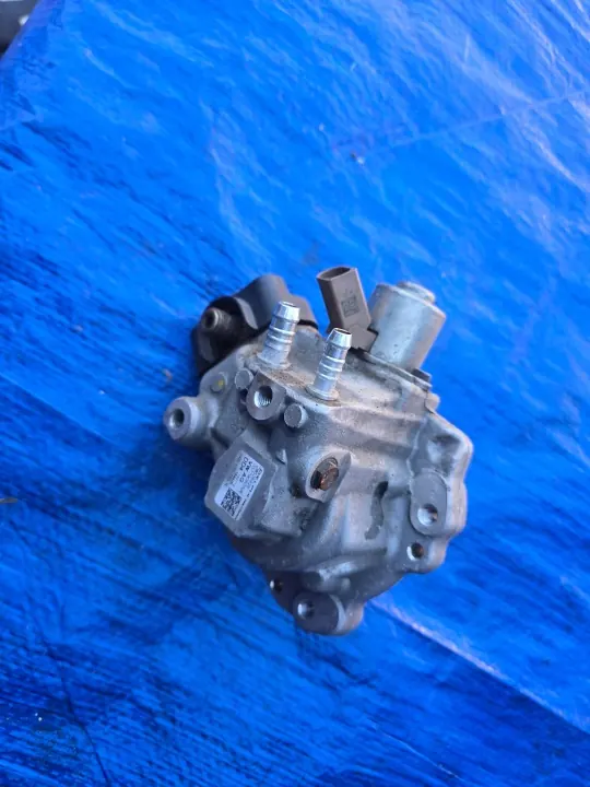 OEM 04B130755K ruiskutuspumppu VW 1.6 TDI:lle image 3