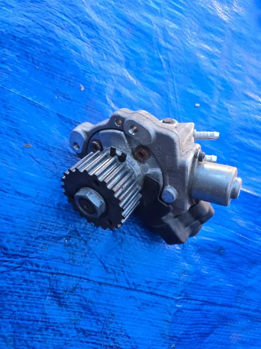 OEM 04B130755K ruiskutuspumppu VW 1.6 TDI:lle image 4
