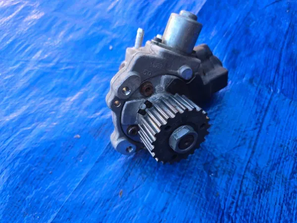 OEM 04B130755K ruiskutuspumppu VW 1.6 TDI:lle image 5