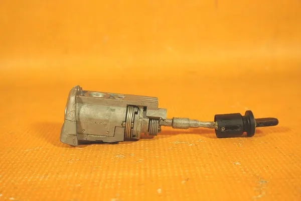OEM 81c837167 Audi Q2 Kuljettajan Oven Lukon Lisäosa image 3