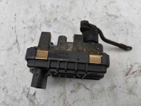 BMW 7 F01 F02 F03 F04 2009 Atuador de turbo image 2