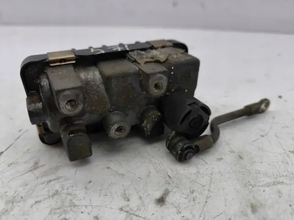 BMW 7 F01 F02 F03 F04 2009 Atuador de turbo image 3