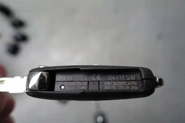 VW Beetle 5C Nyckel Fjärrkontroll 434 MHz image 3