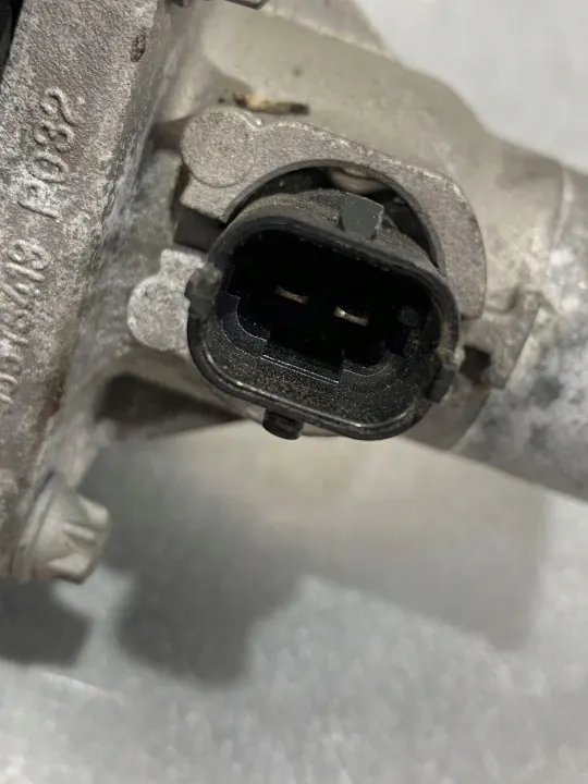 Carcaça termóstato FBZ19584 para Chevrolet Trax 2014 image 3
