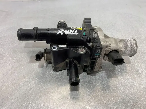 Carcaça termóstato FBZ19584 para Chevrolet Trax 2014 image 4