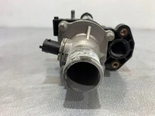 Carcaça termóstato FBZ19584 para Chevrolet Trax 2014 image 7