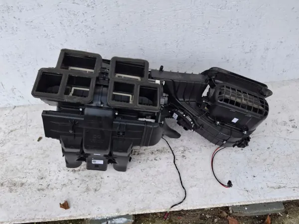 Mercedes W177 lämmitysydin OEM A2478302503 image 3