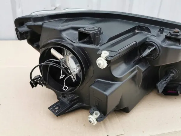 VW Caddy III Etuvasen päävalon 2K5941005B image 10