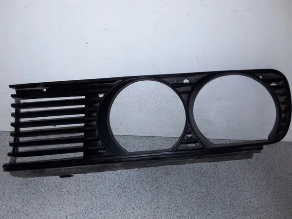 Cobertura farol dianteiro direito BMW 3 E30 OEM 51131945884 image 2