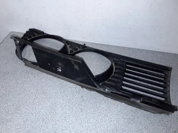 Cobertura farol dianteiro direito BMW 3 E30 OEM 51131945884 image 4