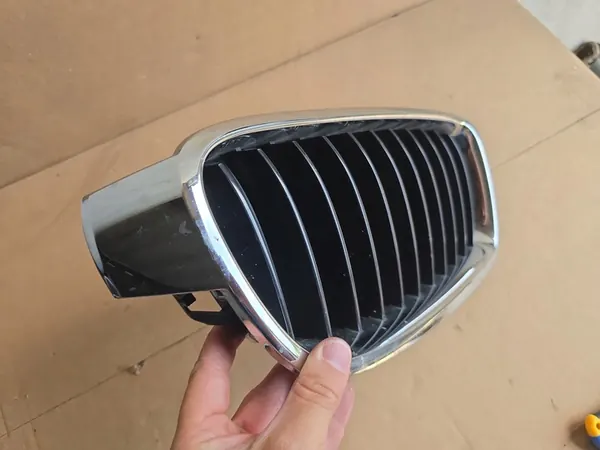 BMW 3 (F30/F31/F35/F80) Grille 51137263480 image 2