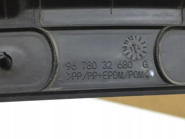 Junta Porta Peugeot 308 Esquerda Dianteira OEM 9678032680 01 image 3