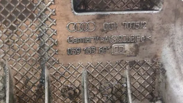 Cárter de aceite usado OEM 059103601CD Audi 3.0 TDI image 8
