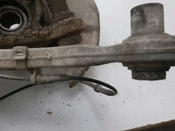 Snodo posteriore sinistro BMW 7 E65 E66 image 7