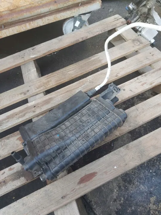 Filtro de carbón usado OEM 3Q0201801C para VW Passat B8 image 2