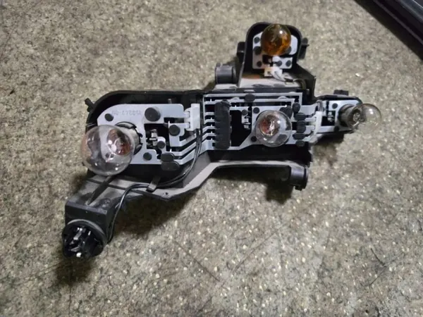 Conector lámpara trasera BMW 5 E60 OEM 15823803 image 2