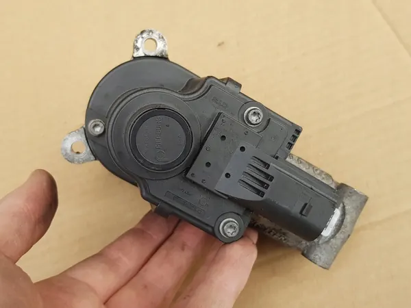 Kokonainen EGR-venttiili 1.9 TDI 105HV BLS VW Audi Seat Skoda - 03G131501N image 7