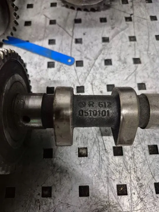 Arbre à cames Mercedes-Benz Sprinter OEM R6120510101 image 3