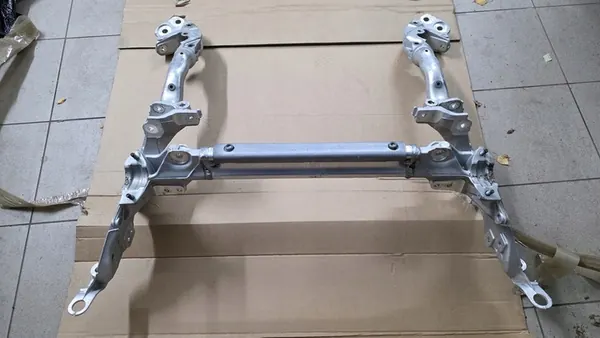 AUDI A5 8T A4 B8 Poutre de Suspension Avant 8K0399315G image 4