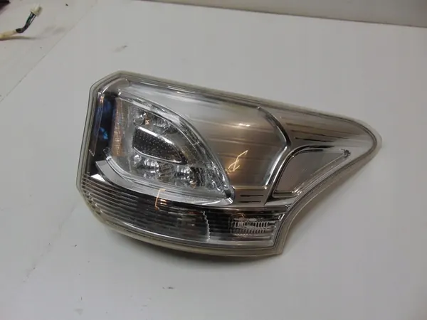 Lámpara LED trasera derecha Mitsubishi Outlander III 8330A790 image 3