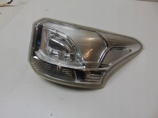 Lámpara LED trasera derecha Mitsubishi Outlander III 8330A790 image 4