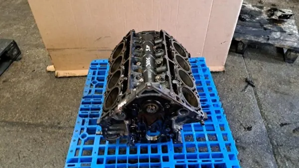 Bloque motor usado 5.7L HEMI para Dodge Charger image 2